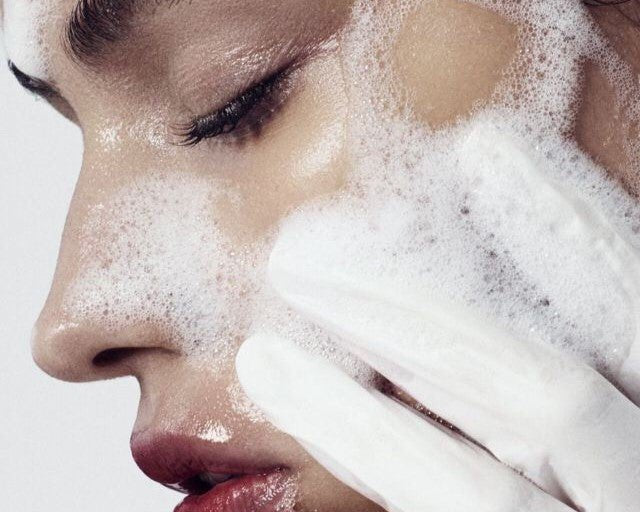 Догляд за обличчям – Очищення Ваш Шлях до Здорової та Сяючої Шкіри