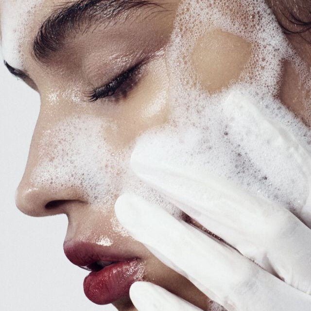 Догляд за обличчям – Очищення Ваш Шлях до Здорової та Сяючої Шкіри