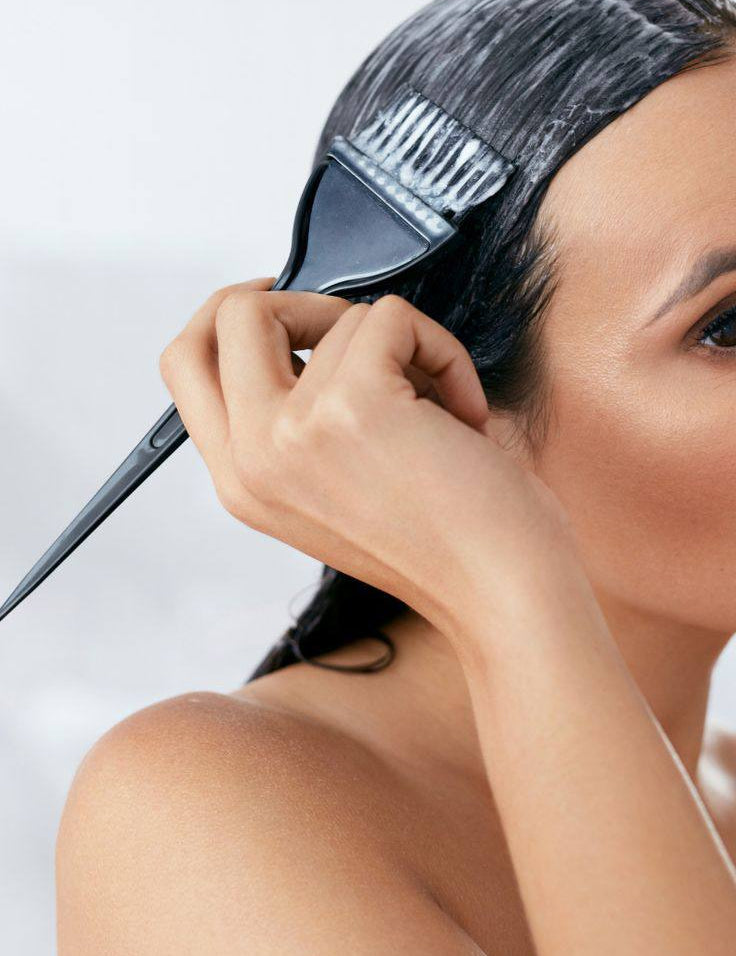 Як правильно фарбувати волосся вдома?