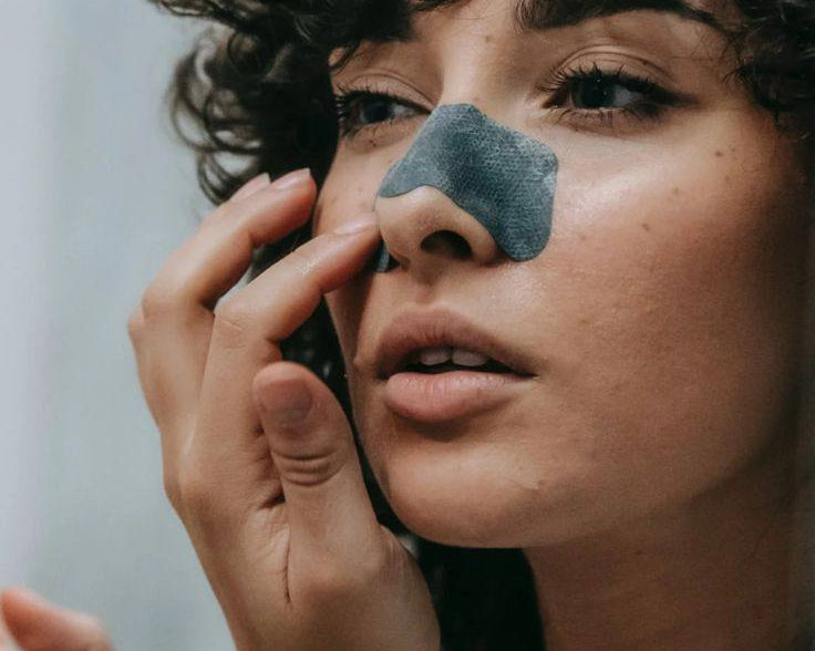 Як позбутися чорних цяток на носі?