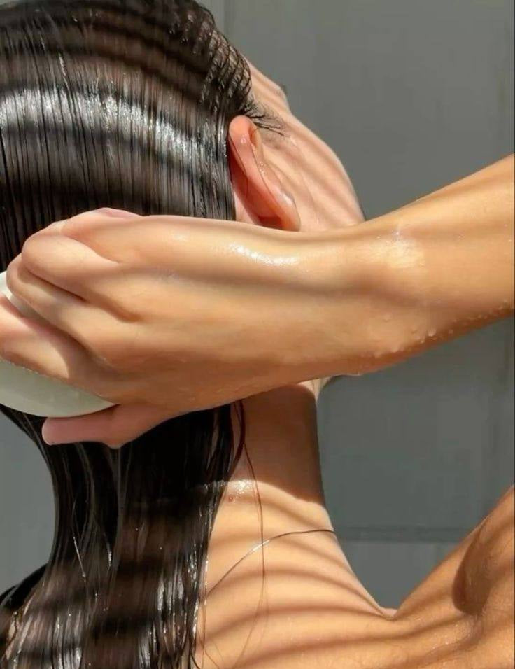 Що таке ніацинамід і чому він корисний для вашого волосся