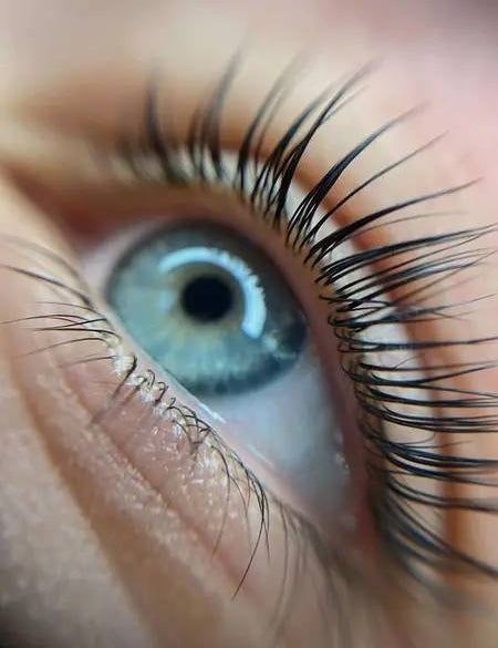 Сироватка для росту вій — розумний крок у сучасному догляді