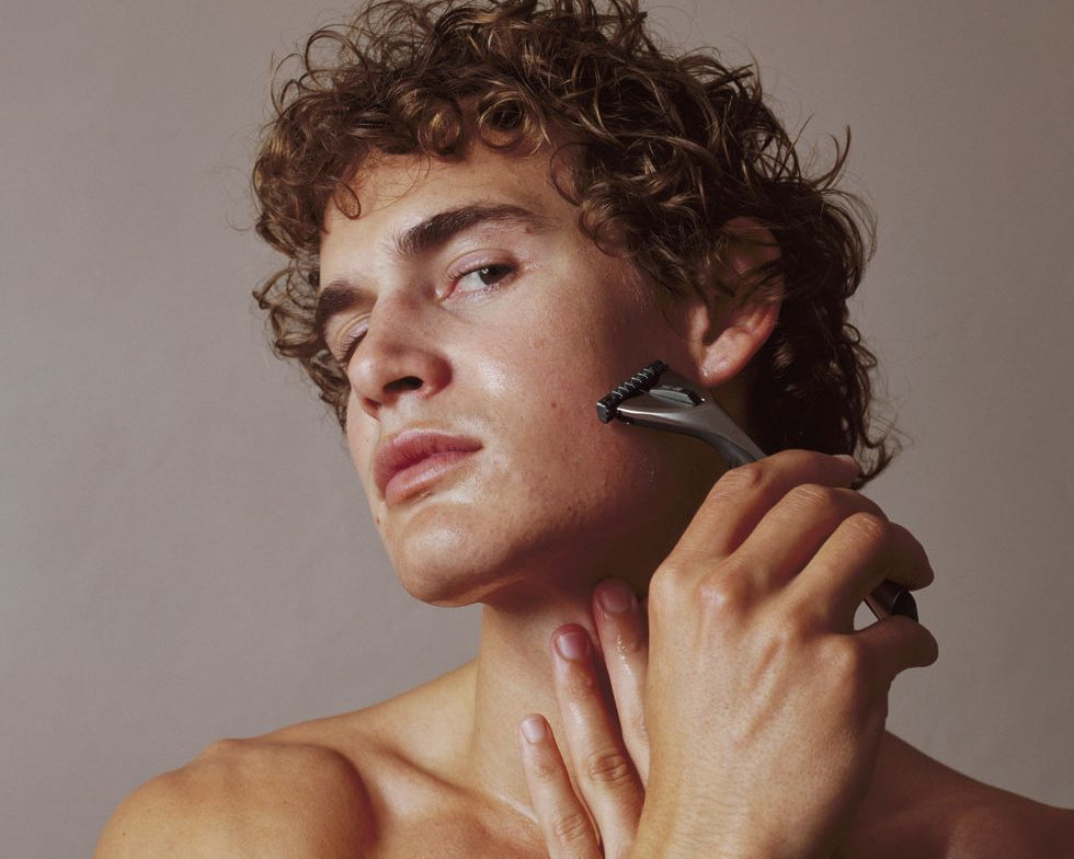 Як чоловікам доглядати за шкірою після гоління