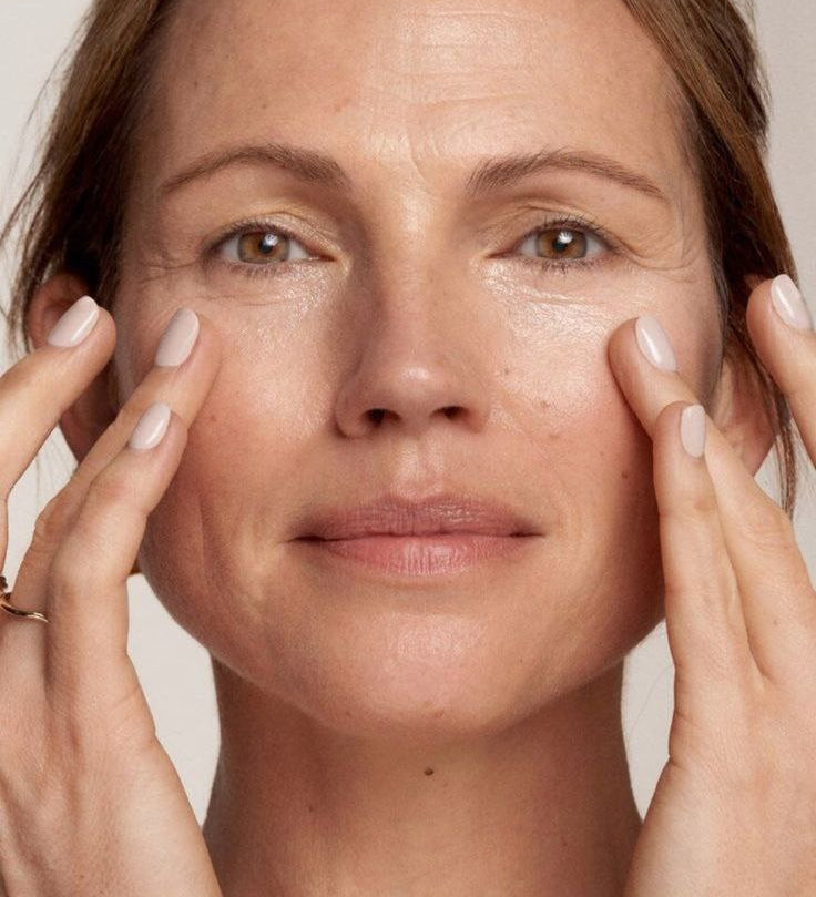 Як доглядати за шкірою навколо очей