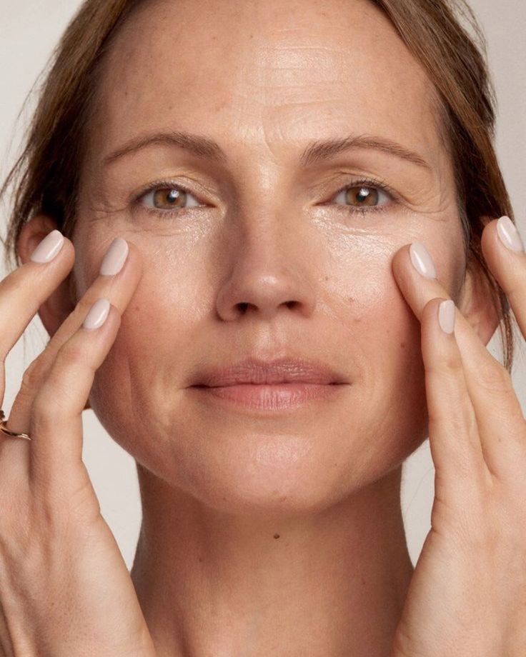 Як доглядати за шкірою навколо очей